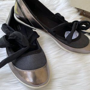 Simply Vera Wang flats